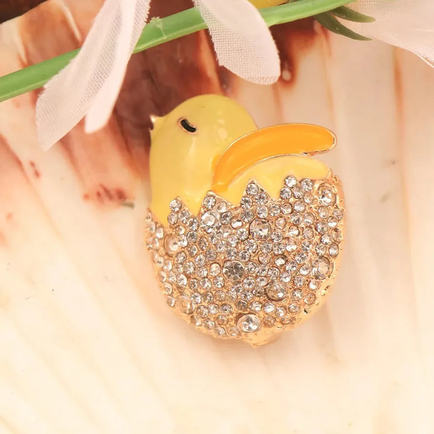 Luxury Classic Brooch for Men & Women Elegant Gift Accessory