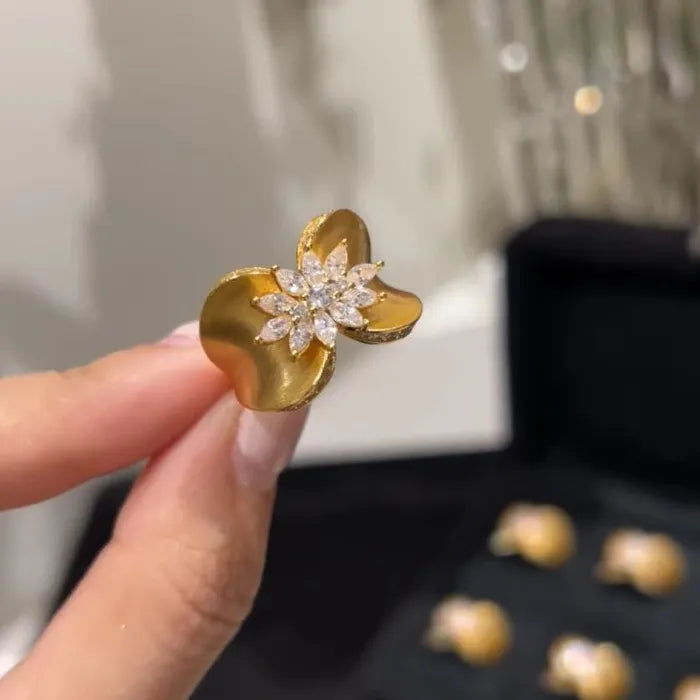 Vintage Adjustable Copper Ring Featuring Golden Zircon for Women Gift 2025