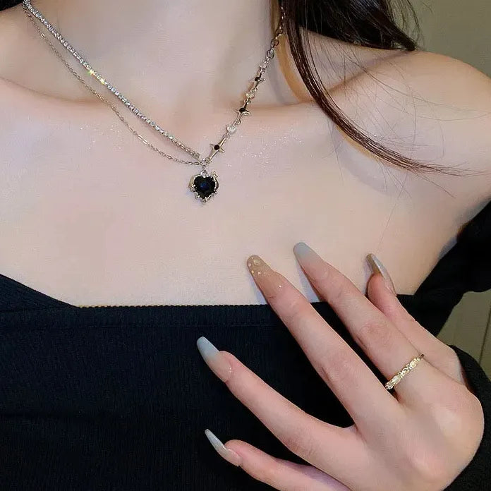 Y2K Kpop Black Heart Asymmetric Star Rhinestone Zinc Alloy Necklace