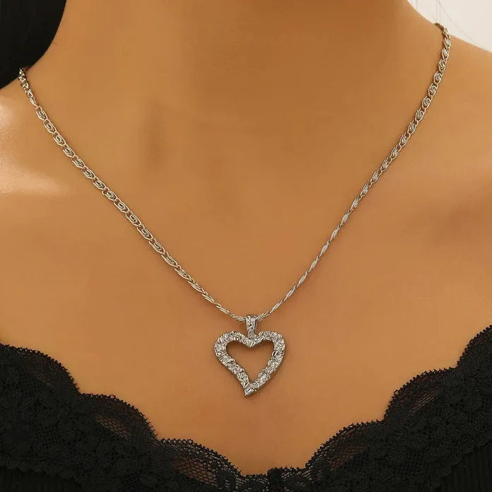 Vintage Wrinkled Heart Pendant Necklace for Women with Zinc Alloy Chain