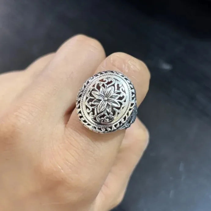 2025 Vintage Men’s Business Ring Zinc Alloy Lotus Hollow Court Style Jewelry