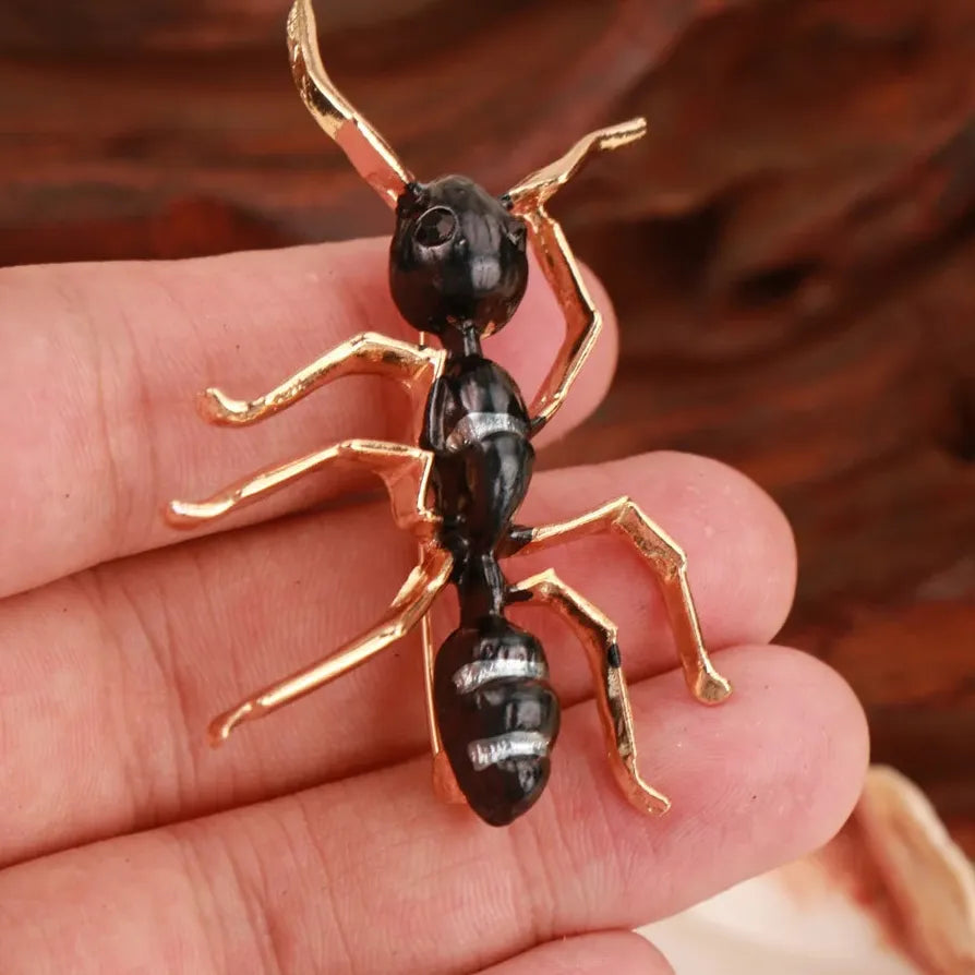 Luxury Classic Ant Brooch for Men and Women Elegant Gift Accessory