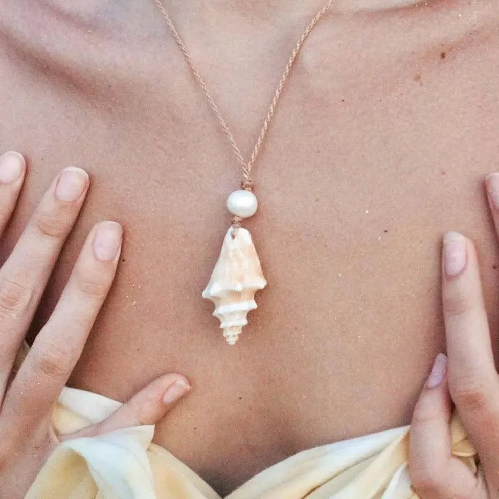 Handmade Freshwater Pearl Necklace Small Conch Shell Pendant Rope Choker