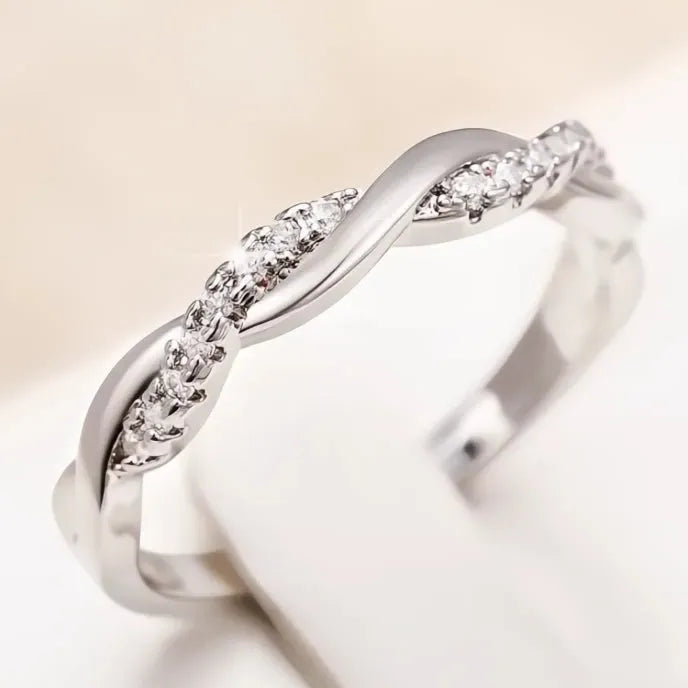 Fancy Women’s Twist Band Finger Ring with Sparkling Cubic Zirconia Wedding Engagement Jewelry