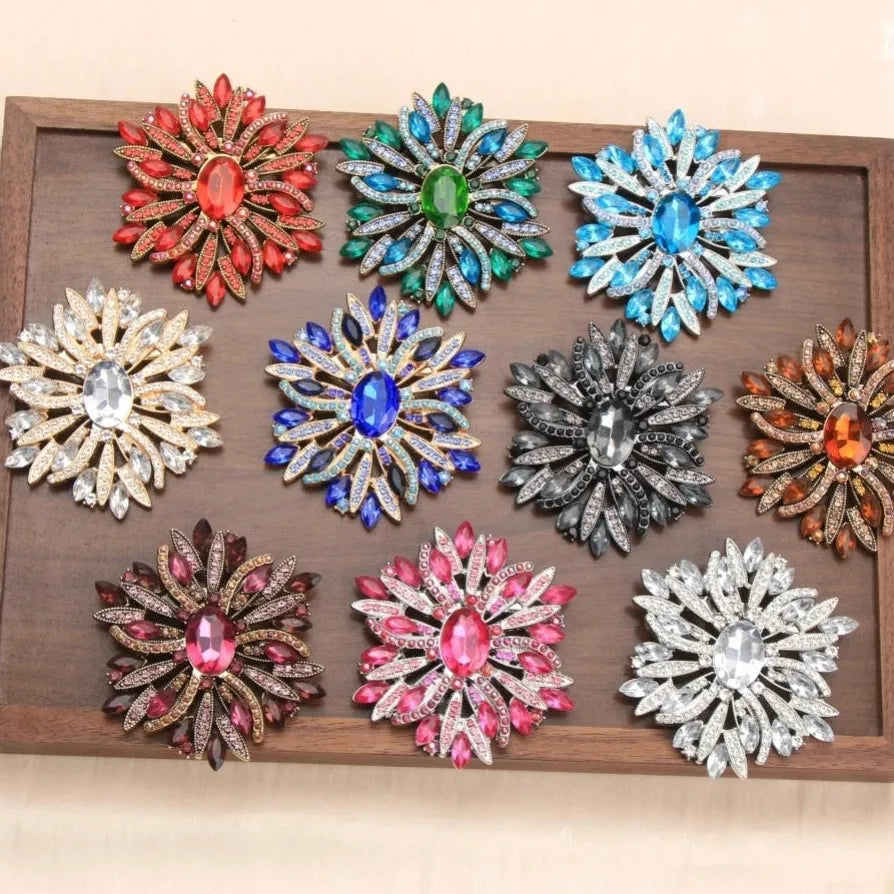Luxury Openwork Floral Brooch Elegant Gift for Men & Women