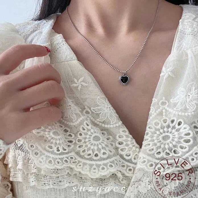 Kpop Black Heart Pendant Necklace Zinc Alloy Short Chain for Women