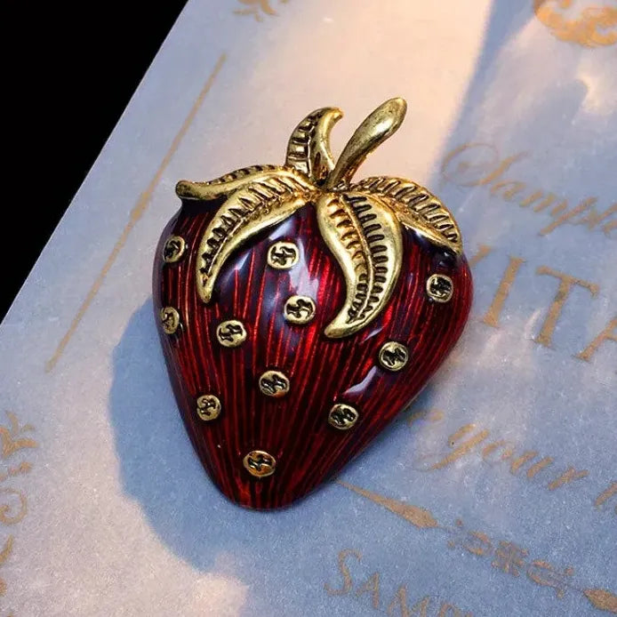 Luxury Strawberry Brooch Elegant Classic Jewelry Gift for Men Women
