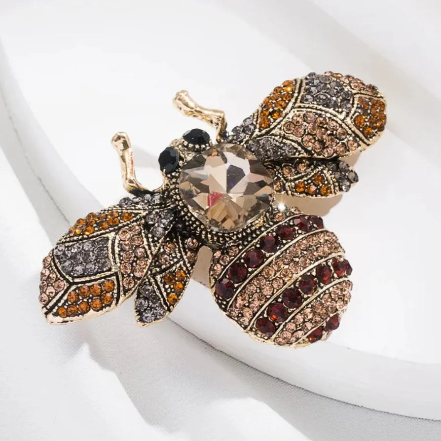 Luxury Bee Brooch Pin for Men and Women Elegant Jewelry Gift Accessory