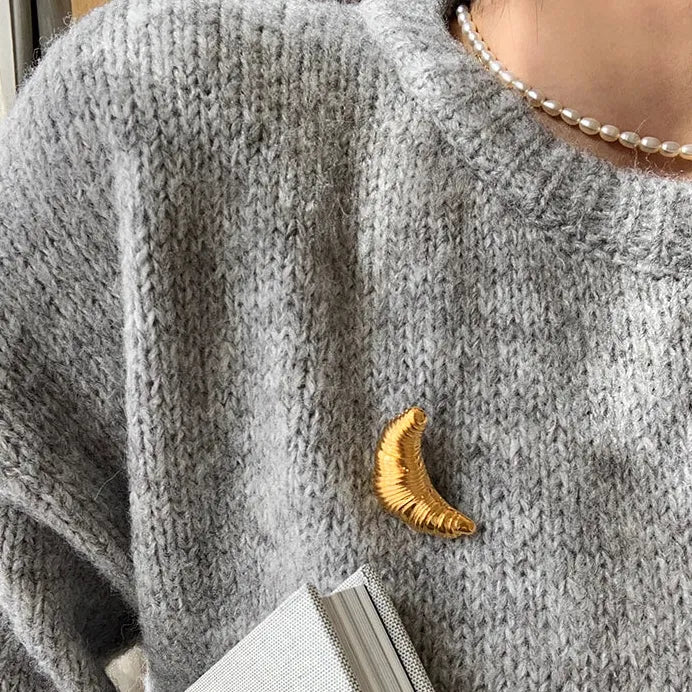 Vintage Moon-Shaped Zinc Alloy Brooch for Men and Women Gold Silver Gift