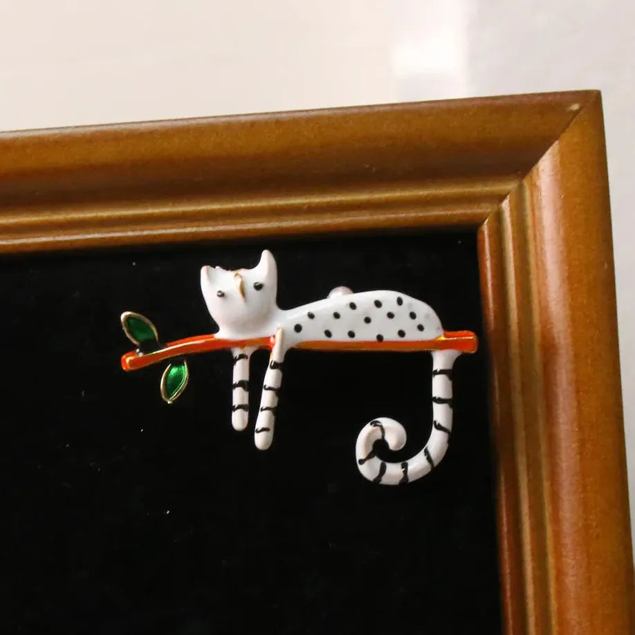 Luxury Bee Peacock Cat Brooch Elegant Jewelry Gift for Men and Women