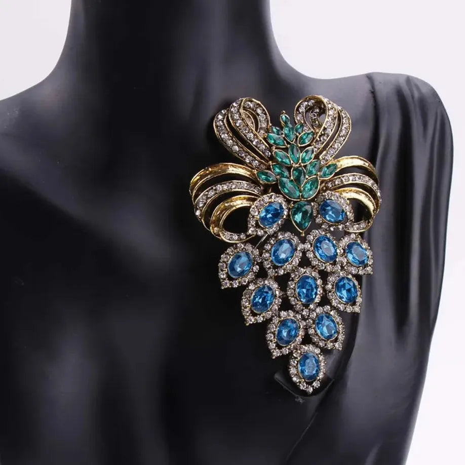 Classic Openwork Grape Fruit Brooch Jewelry for Men and Women