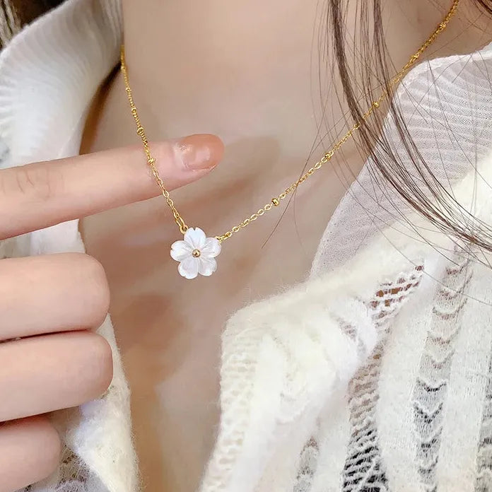 Gold Shell Flower Stainless Steel Pendant Necklace for Women Vintage Luxury