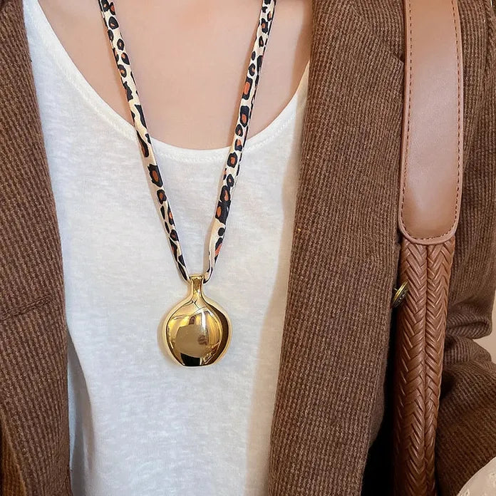 Leopard Print Wooden Jug Pendant Necklace for Women Zinc Alloy Gift