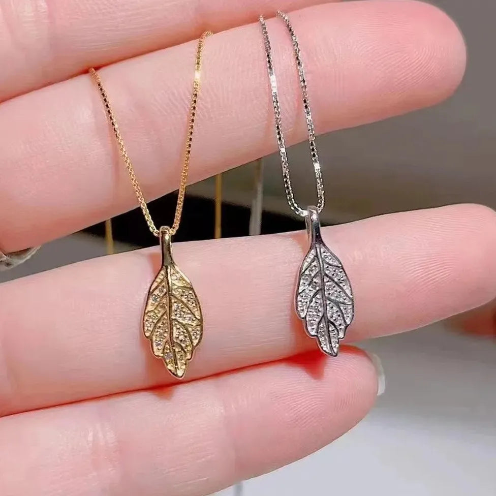 Feather Pendant Zinc Alloy Necklace for Women Elegant Choker Chain