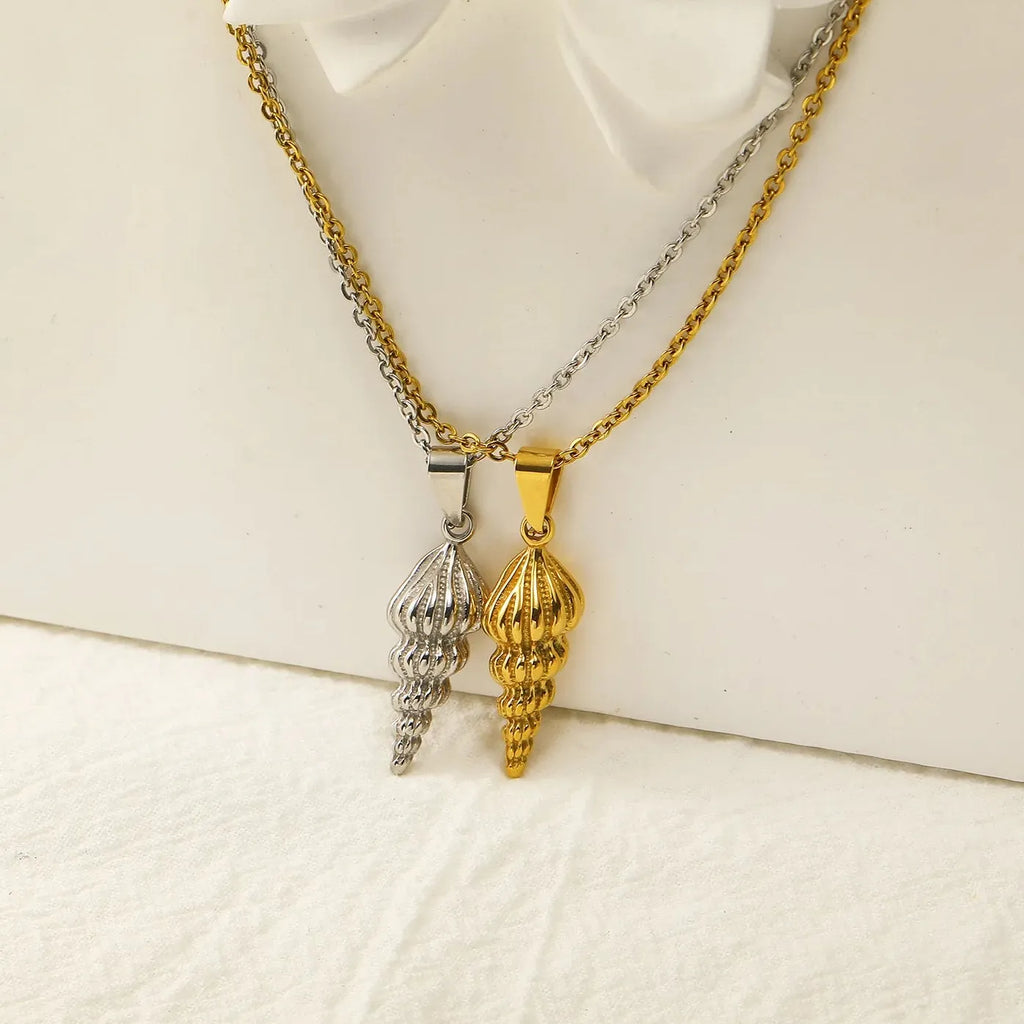 Stainless Steel Ribbed Small Conch Pendant Necklace for Women Girls Hypoallergenic Waterproof Chunky Chain Choker