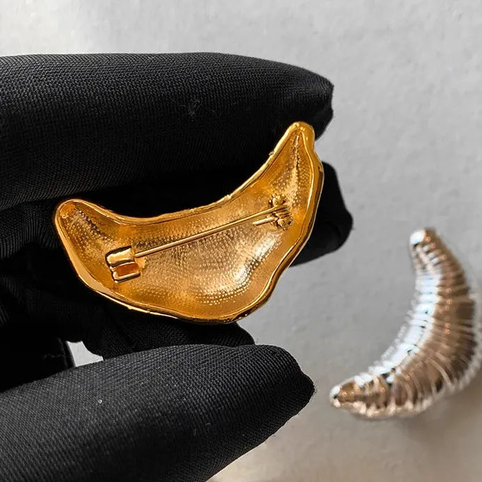 Vintage Moon-Shaped Zinc Alloy Brooch for Men and Women Gold Silver Gift