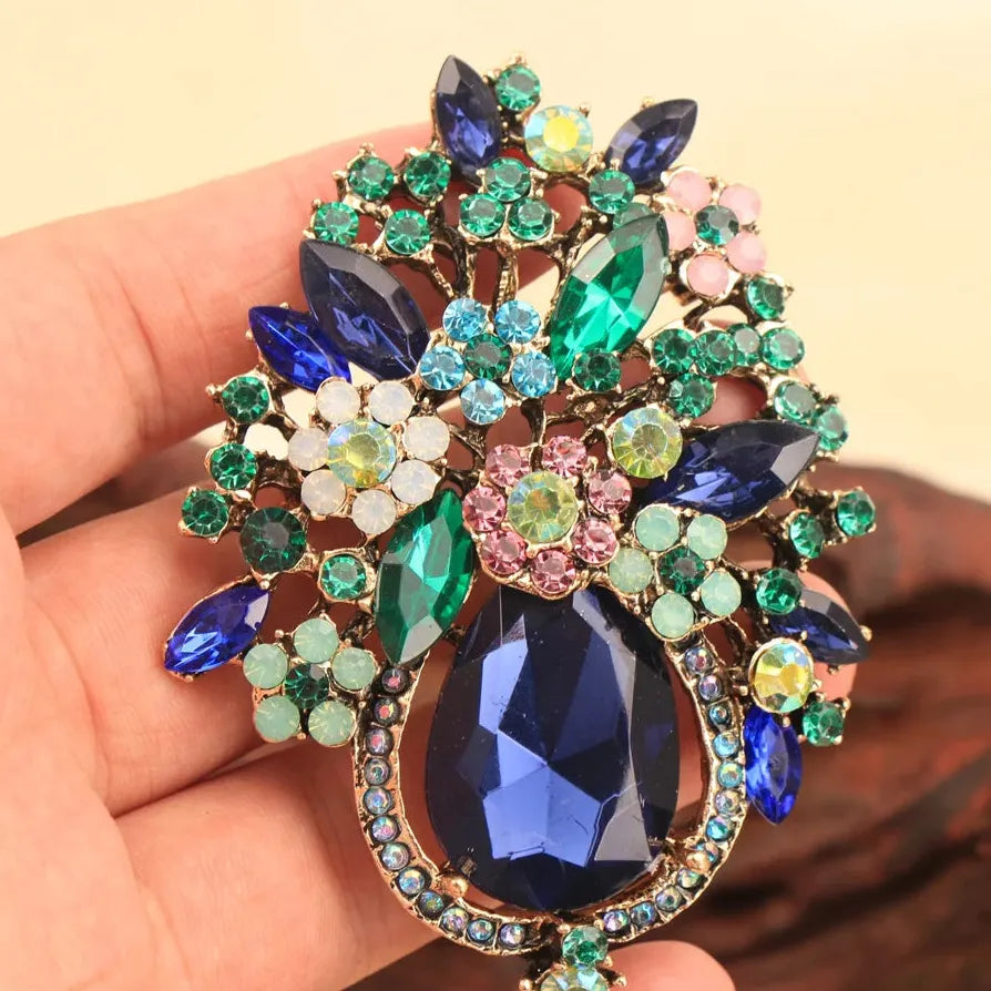 Luxury Classic Flower Brooch Pin for Women Men Elegant Gift Accessory