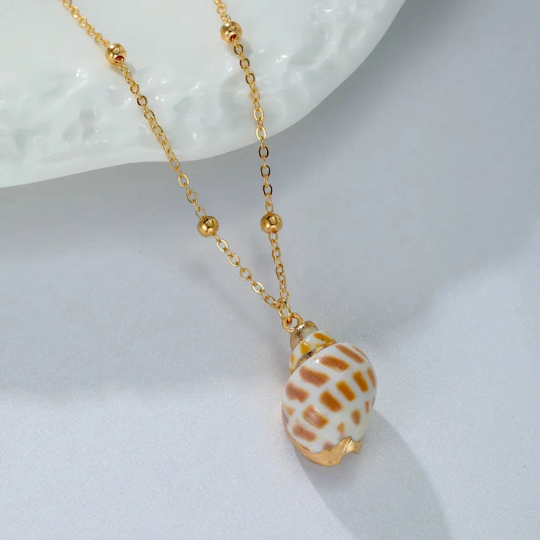 Fashion Beach Shell Conch Pendant Necklace for Women Acrylic Zinc Alloy Jewelry