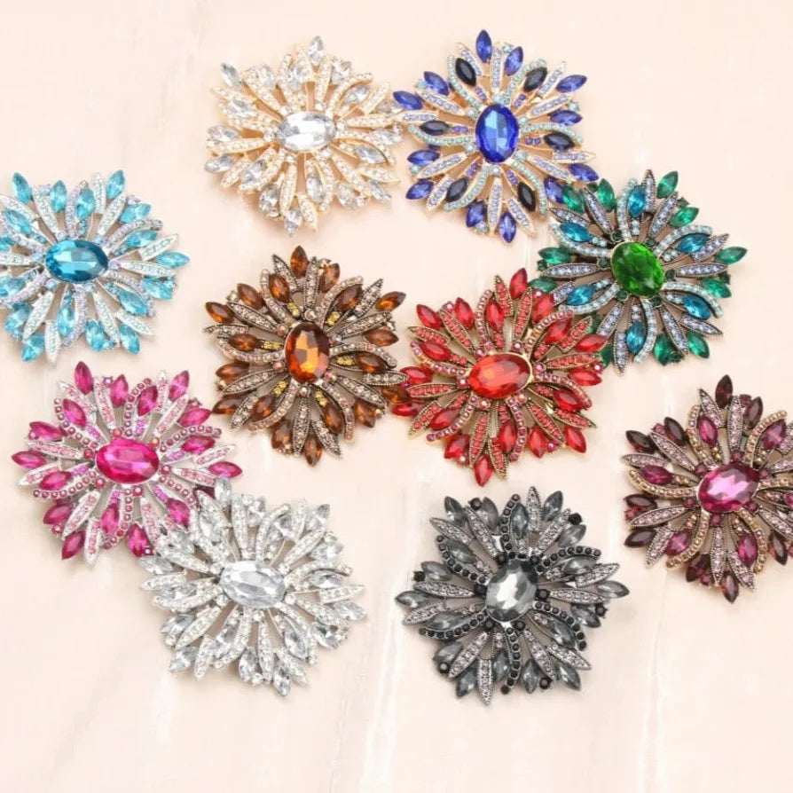 Luxury Openwork Floral Brooch Elegant Gift for Men & Women