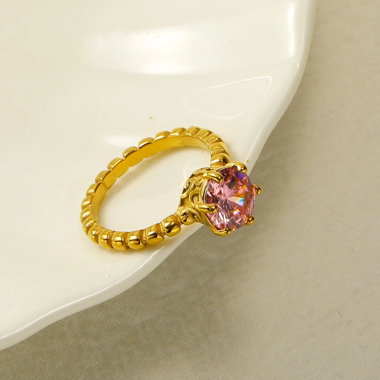 18K Gold Plated Stainless Steel Zircon Wedding Ring Twisted Circle Six Claws