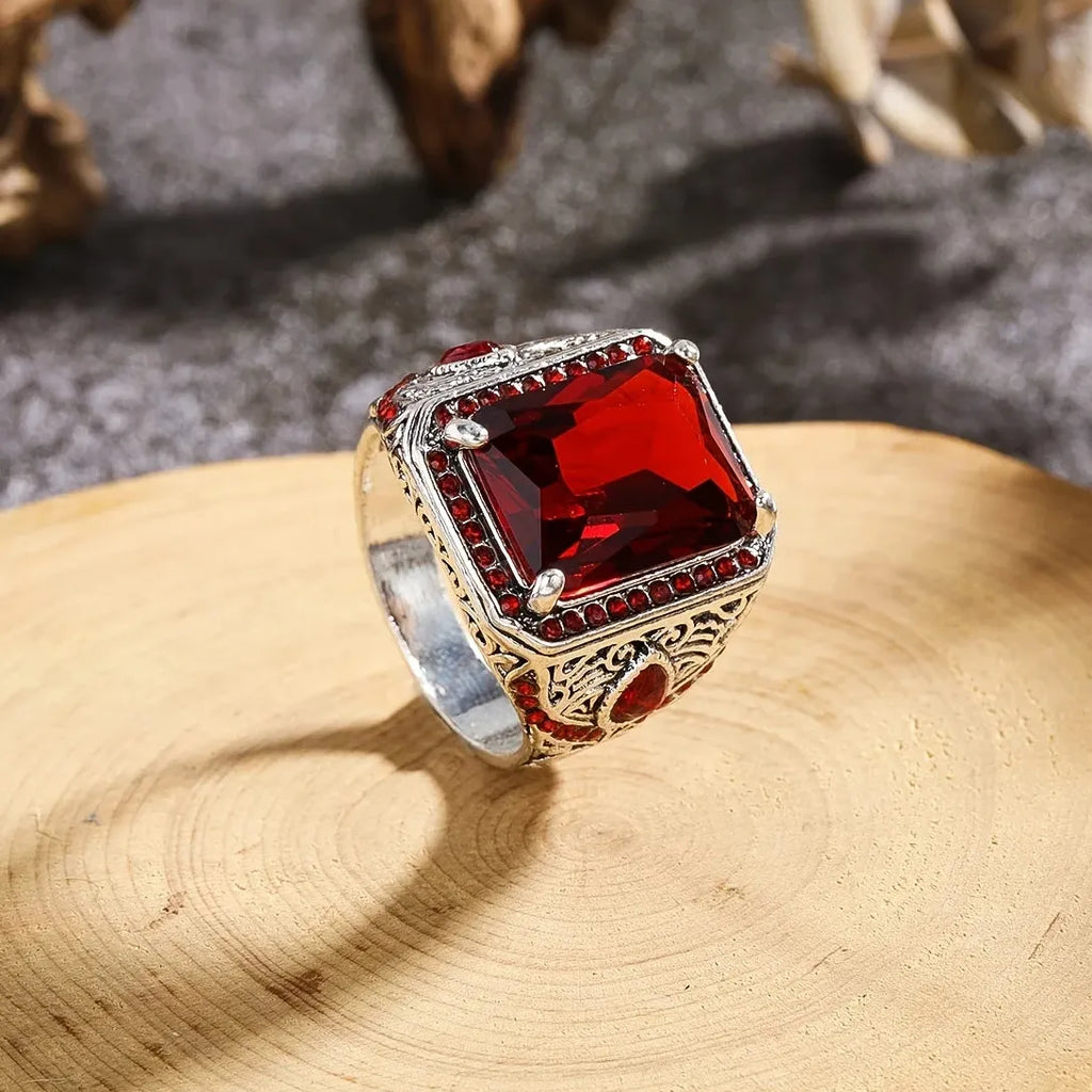 Fashion Creative Retro Men’s Domineering Zinc Alloy Ring with Glass