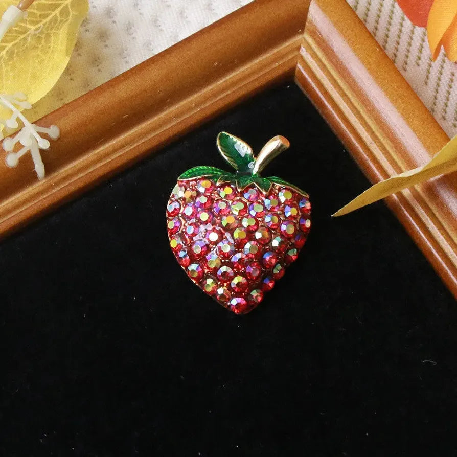 Luxury Strawberry Brooch Elegant Classic Jewelry Gift for Men Women