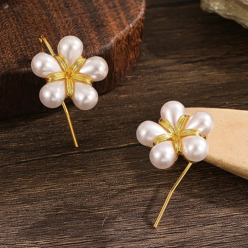 Flower Shaped White Pearl Zinc Alloy Ear Hooks Bridal Engagement Earrings