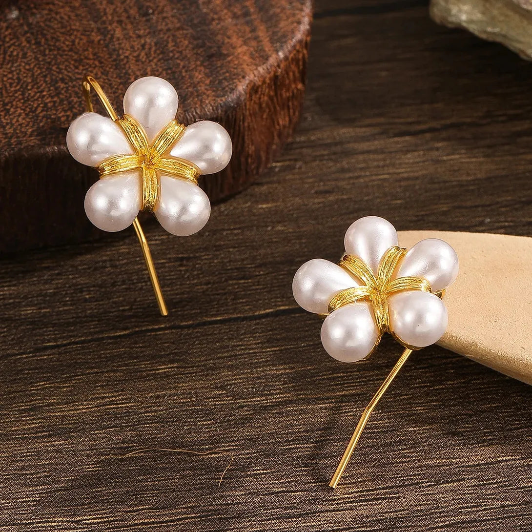 Flower Shaped White Pearl Zinc Alloy Ear Hooks Bridal Engagement Earrings