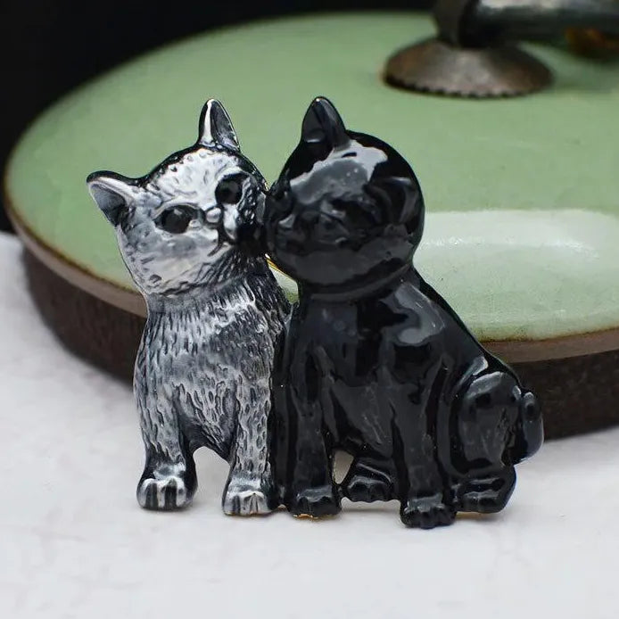 Women's Bicolor Cat Brooch Retro Animal Jewelry Gift for Women