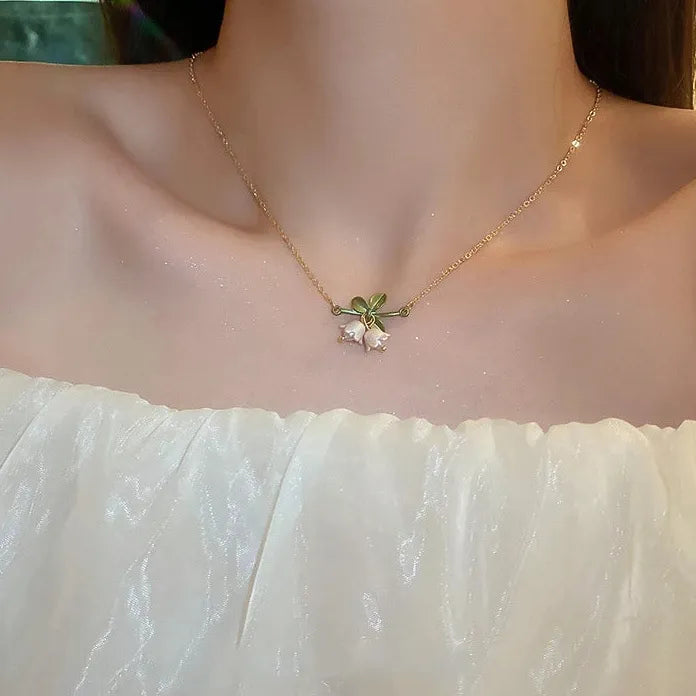 Enamel Bell Orchid Pearl Choker Necklace with Zinc Alloy Plant Pendant
