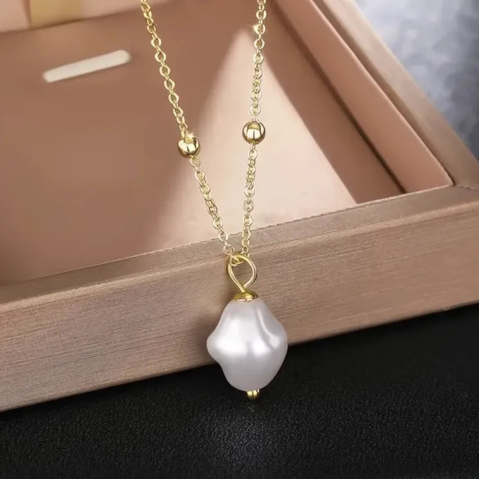 Elegant Women’s Irregular Pearl Pendant Necklace Trendy Chic Jewelry