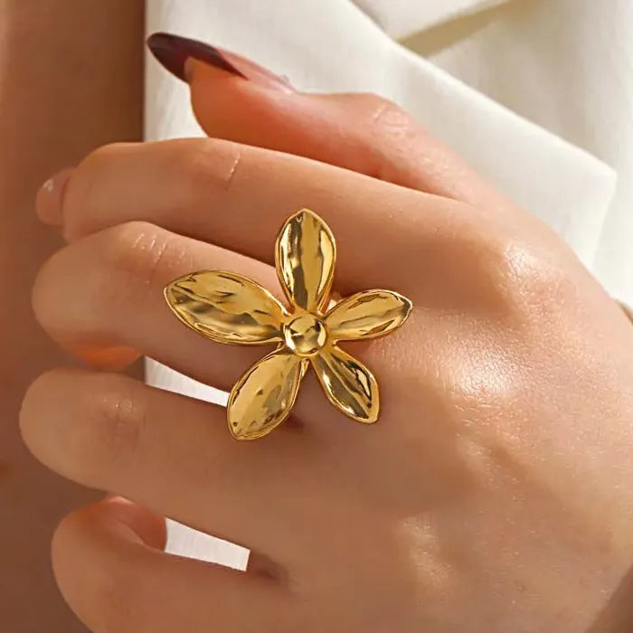 Adjustable Stainless Steel Flower Ring for Women Vintage Gold Petal Jewelry Gift