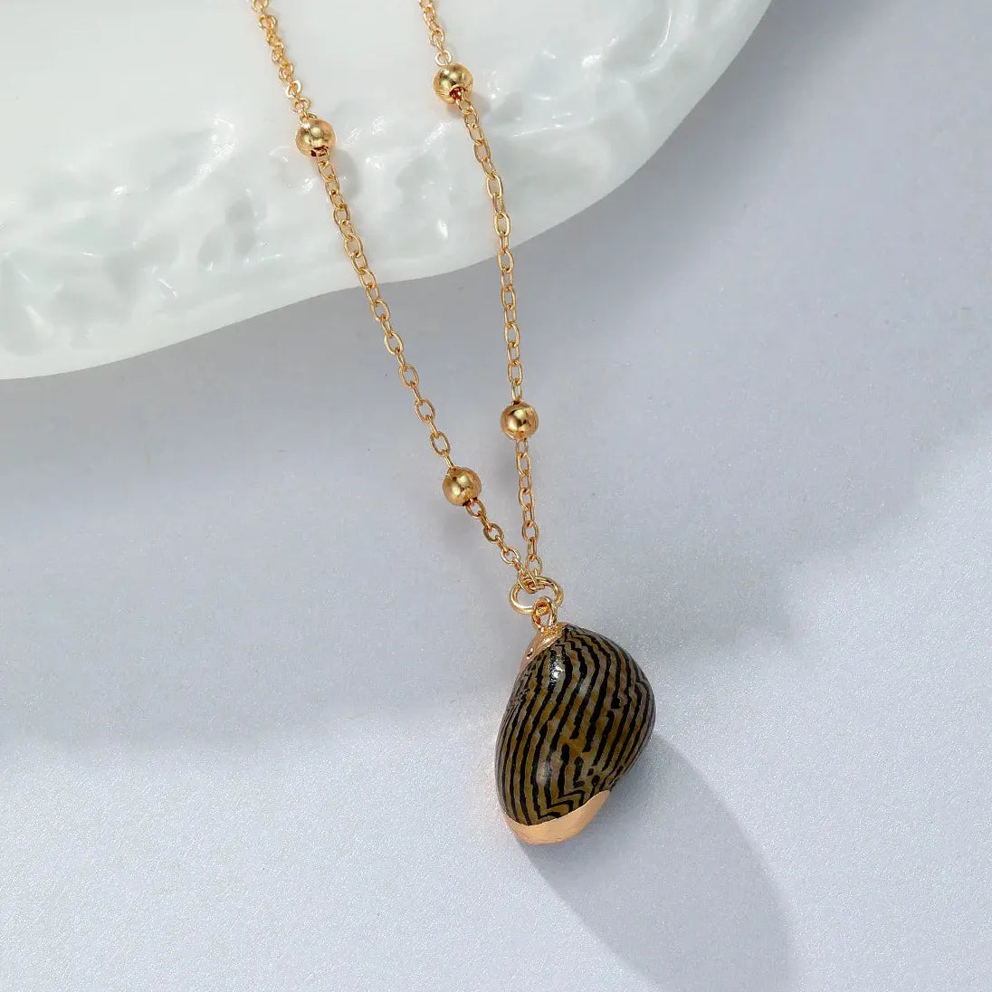 Fashion Beach Shell Conch Pendant Necklace for Women Acrylic Zinc Alloy Jewelry