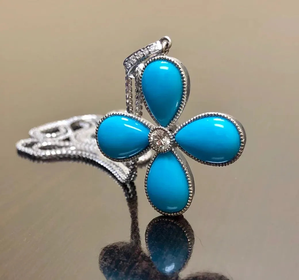 Fashionable Clover Pendant Necklace for Women Silver Plated Zinc Alloy Chain