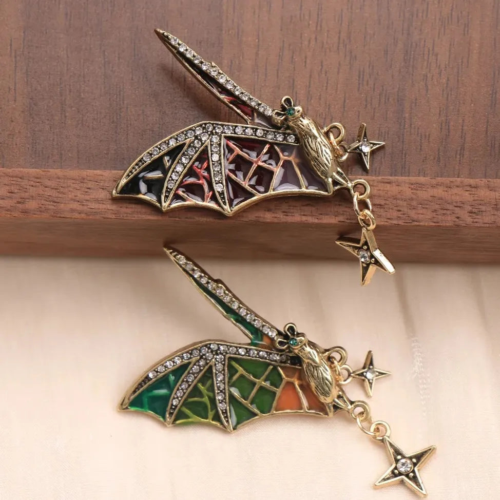 Classic Bat-Shaped Enamel Brooch Elegant Gift for Men & Women