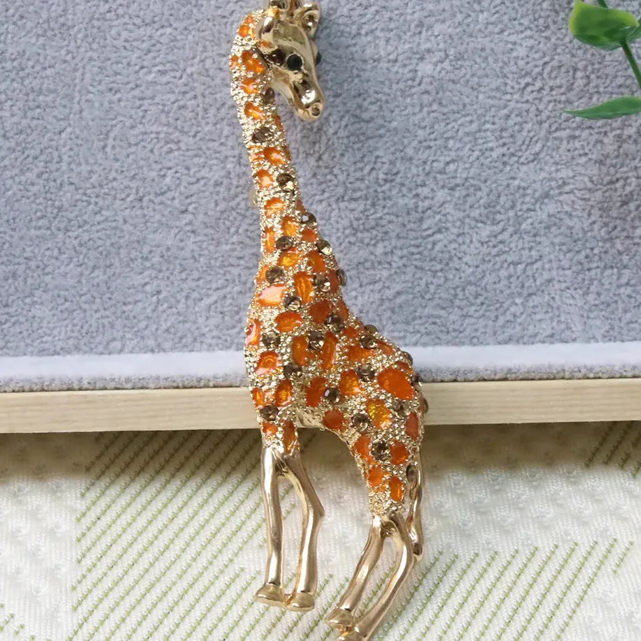 Luxury Giraffe Brooch for Men and Women Stylish Gift Accessory