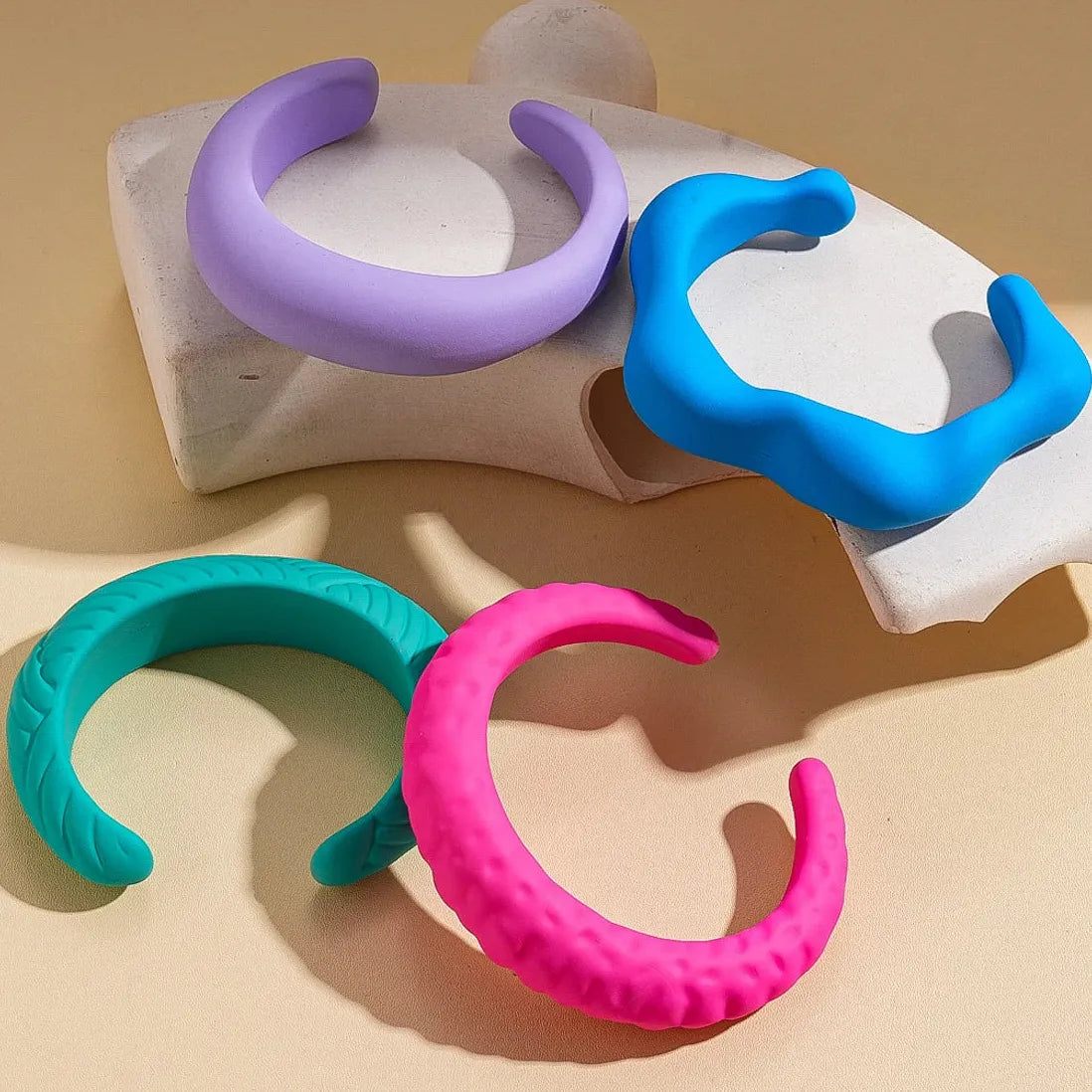 European American Oversized Unique Acrylic Irregular Geometric Open-Cuff Bangle - High-End Statement Wrist Jewelry for Women