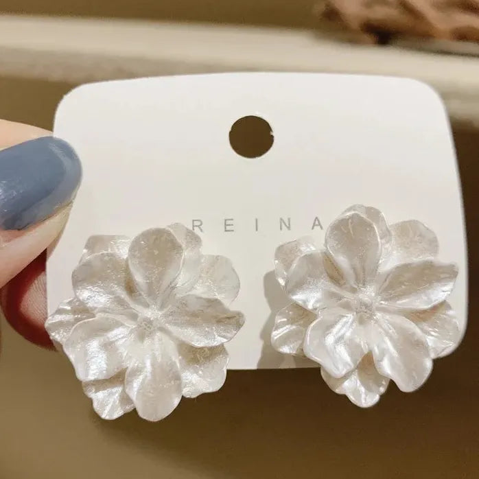 White Flower Acrylic Stud Earrings for Women Japanese Floral Jewelry 2023