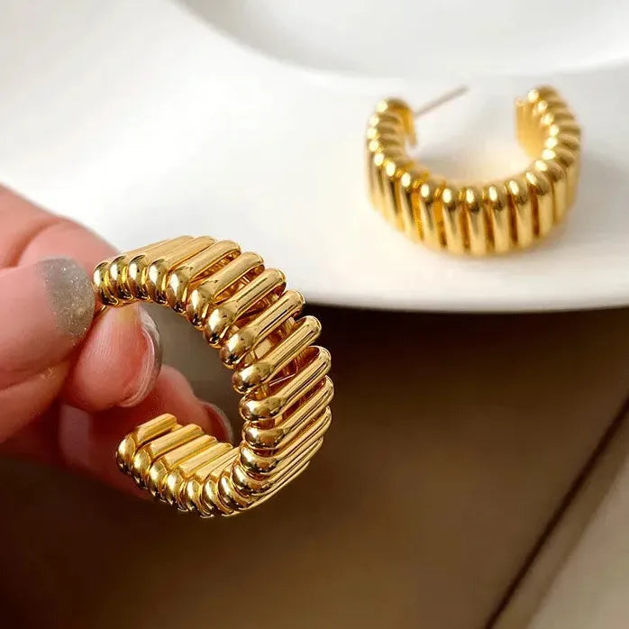 Modern Gold Metal Twisted Circle Hoop Earrings 2024 Trend Jewelry for Women