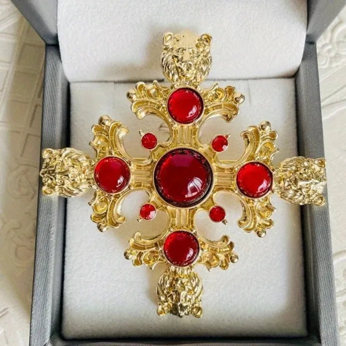 Vintage Gold-Plated Lion Head Rhinestone Brooch Pin for Women Accessories