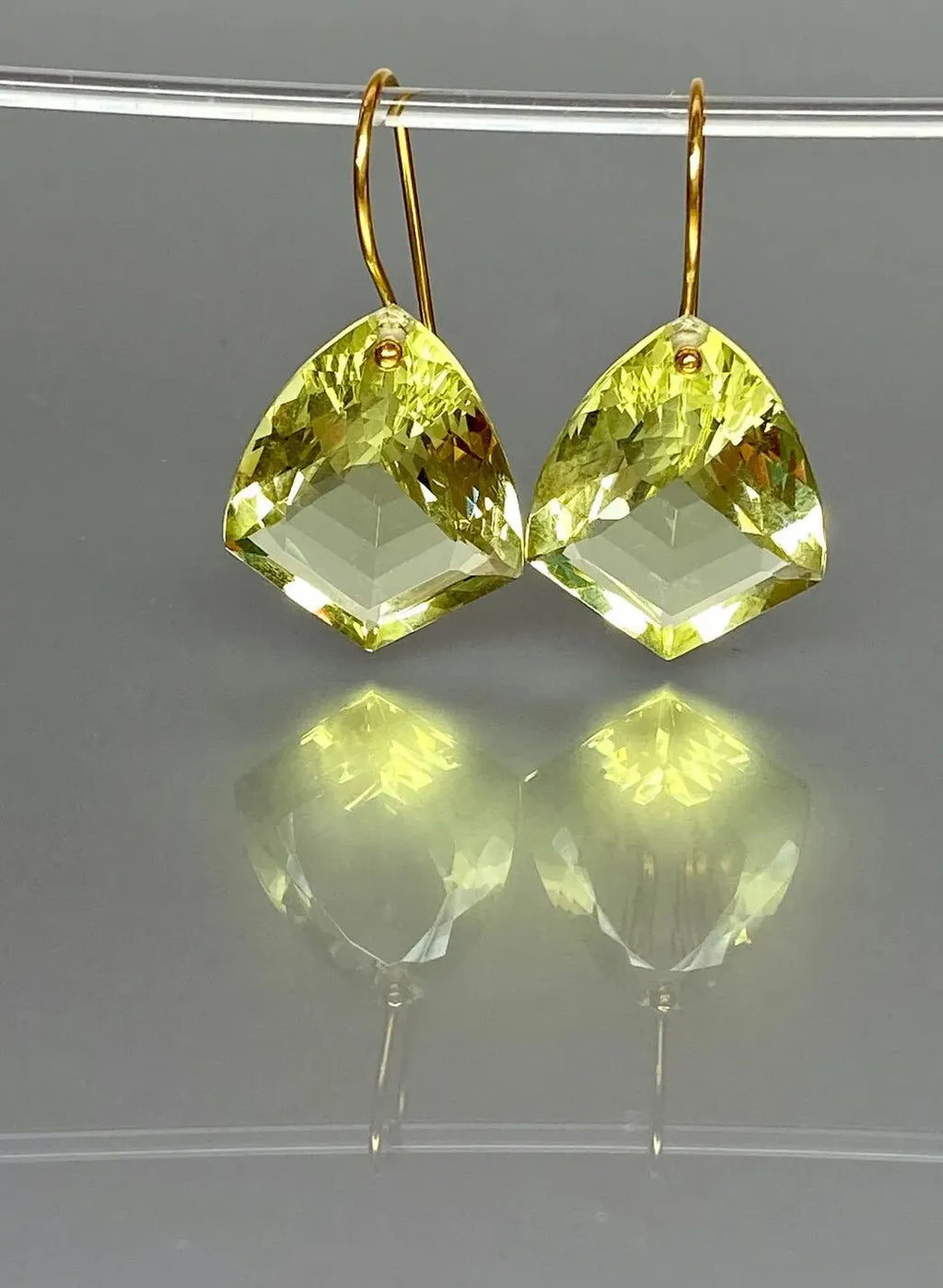Golden Water Drop Earrings for Women Simple Exquisite Zinc Alloy Jewelry