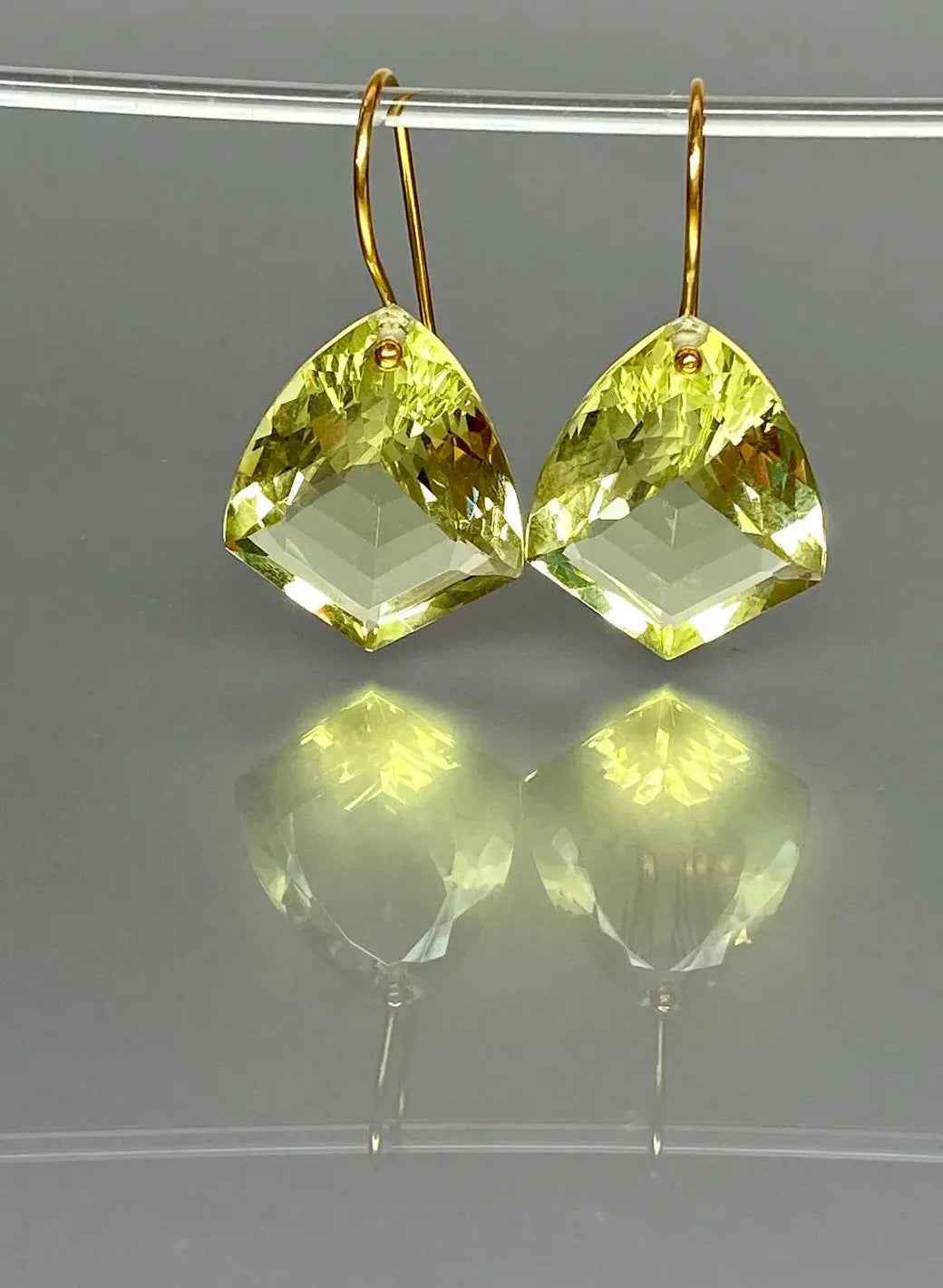 Golden Water Drop Earrings for Women Simple Exquisite Zinc Alloy Jewelry