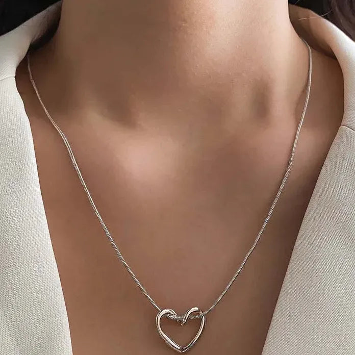Simple Hollow Love Heart Pendant Necklace Geometric Chain for Women Jewelry