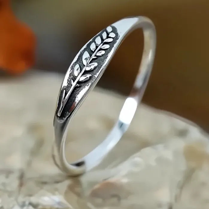 Vintage Leaf Pattern Zinc Alloy Ring for Women Stylish Party Jewelry