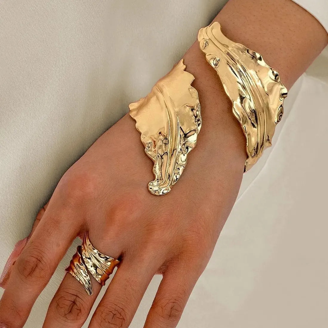 2PCS Vintage Leaf Bracelet & Adjustable Ring Set for Women Jewelry Gift