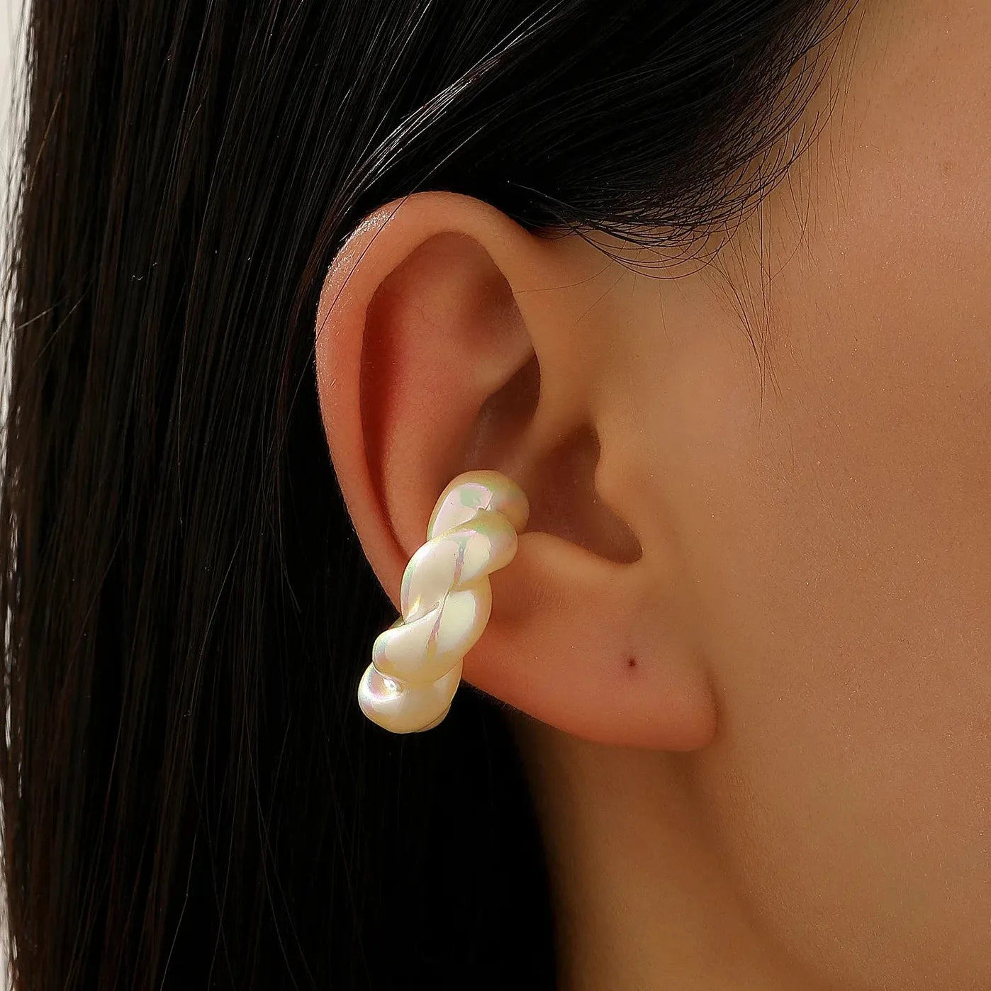 Retro Pearl White Striped Geometric Ear Clip C-Shaped Ear Cuff for Women