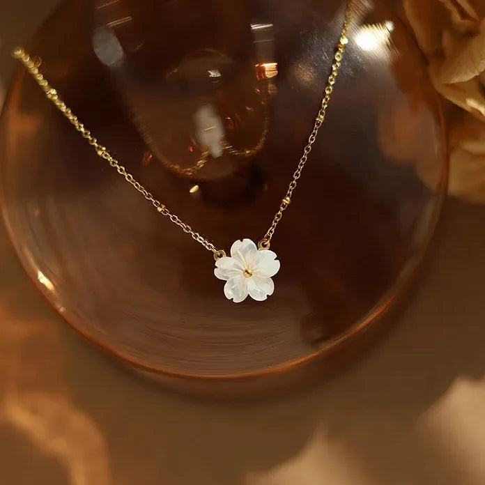 Gold Shell Flower Stainless Steel Pendant Necklace for Women Vintage Luxury