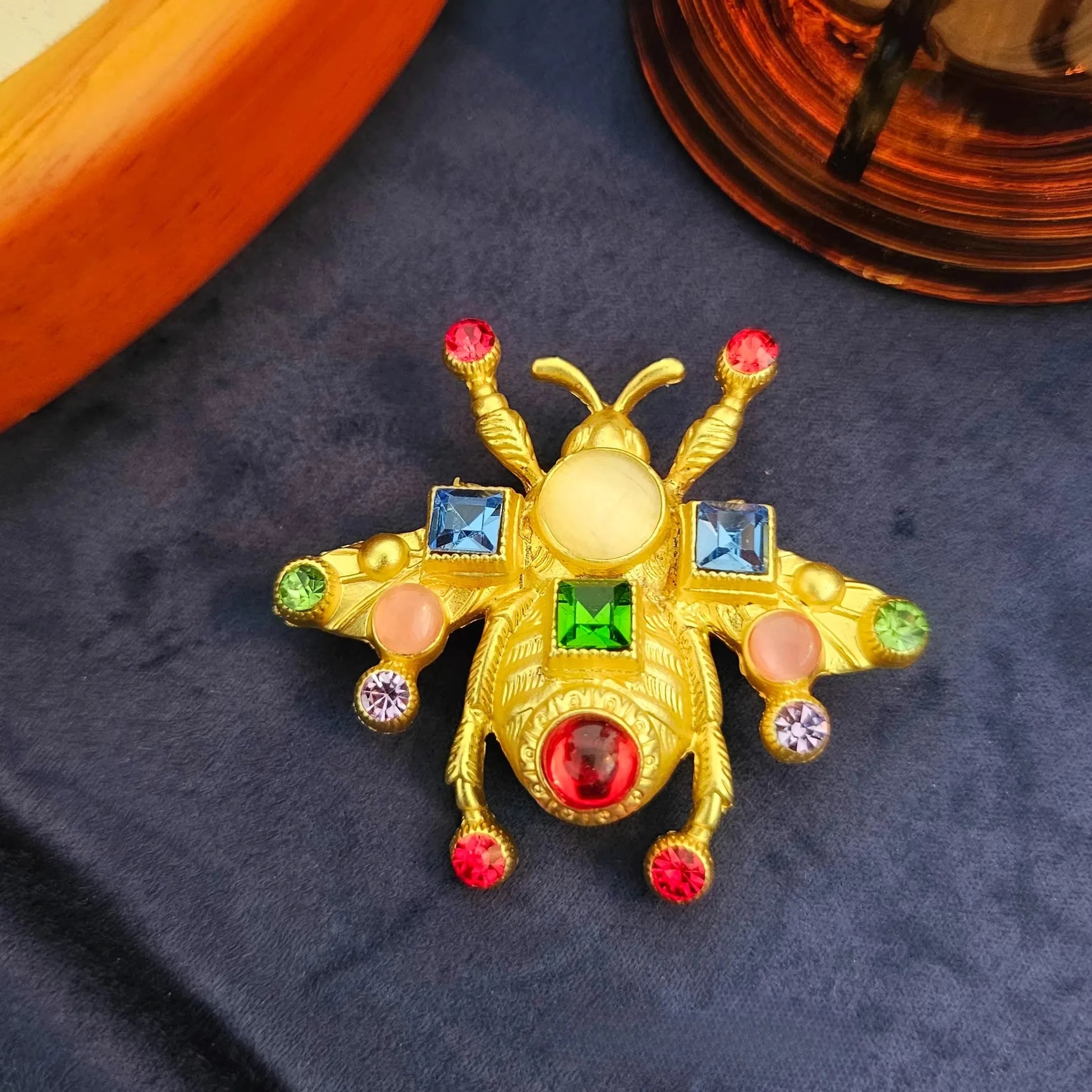 Classic Luxury Bee Brooch Insect Jewelry Gift for Women Men