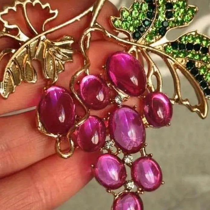 Women's Retro 3D Grape Rhinestone Brooch Pin for Dress Party Accessory