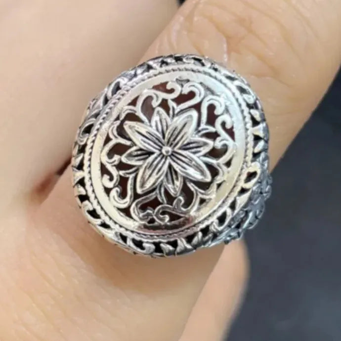 2025 Vintage Men’s Business Ring Zinc Alloy Lotus Hollow Court Style Jewelry